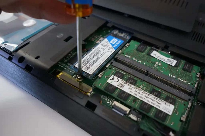 Gắn SSD của PC cho laptop